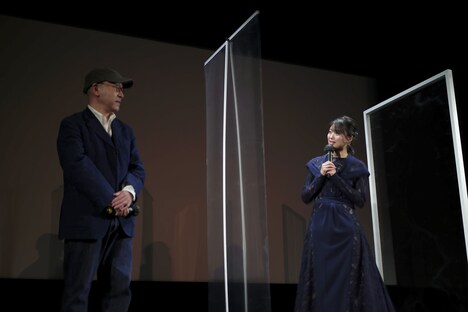 左から日向寺太郎、北原里英。