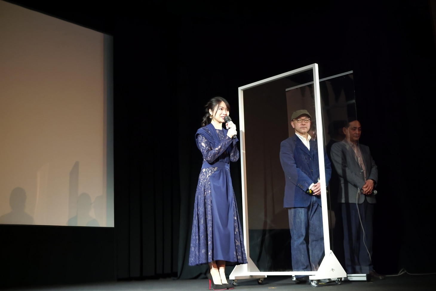 北原里英