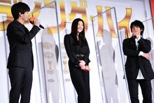 左から岩田剛典、篠原涼子、中村倫也。