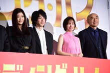 左から篠原涼子、中村倫也、関水渚、高橋克実。
