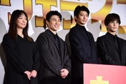 左から大九明子、中尾明慶、向井理、岩田剛典。
