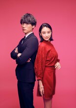 左から福士蒼汰、山本美月。