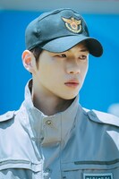 「キミと僕の警察学校」より、カン・ダニエル演じるウィ・スンヒョン。