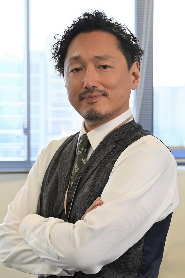 池内万作扮する大蔵仁。