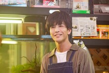 「金魚妻」より、春斗（岩田剛典）。