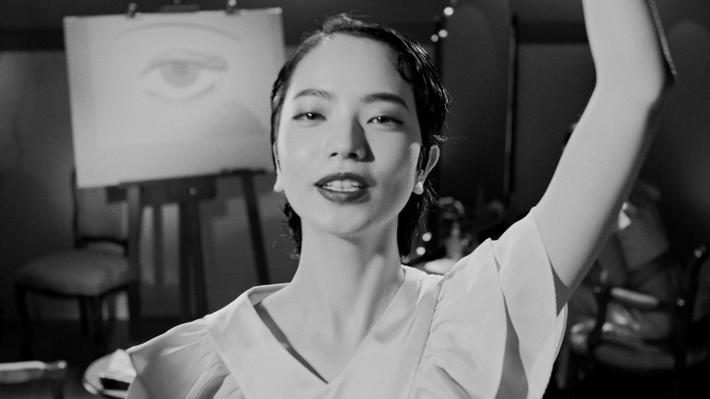 資生堂CM 「『美しさとは、人のしあわせを願うこと。』篇」より、小松菜奈の出演カット。