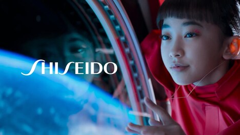 資生堂CM 「『美しさとは、人のしあわせを願うこと。』篇」より、近藤華の出演カット。