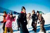 岡田健史（中央 / 撮影：奥山由之）