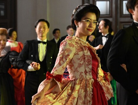 佐久間由衣演じる繁。