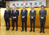 左から市川南（東宝取締役）、迫本淳一（松竹代表取締役社長）、多田憲之（東映代表取締役社長）、島谷能成（東宝代表取締役社長）、山下直久（KADOKAWA代表取締役）。