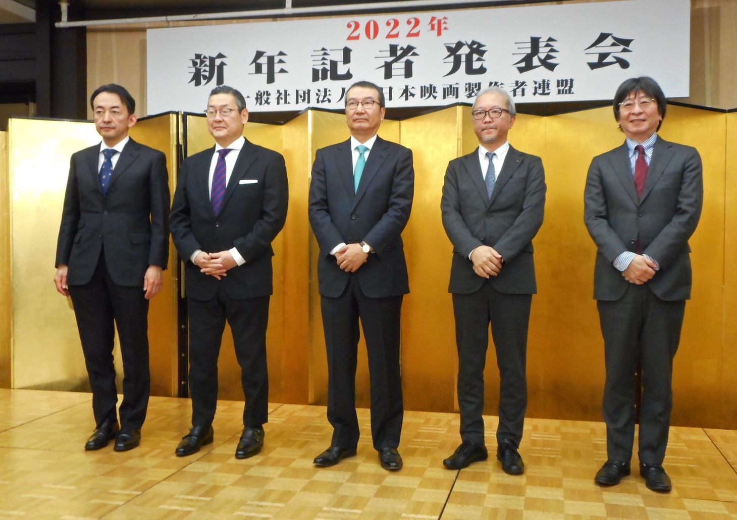 左から市川南（東宝取締役）、迫本淳一（松竹代表取締役社長）、多田憲之（東映代表取締役社長）、島谷能成（東宝代表取締役社長）、山下直久（KADOKAWA代表取締役）。