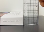 「君は永遠にそいつらより若い」のパンフレット。厚さは2cm以上。