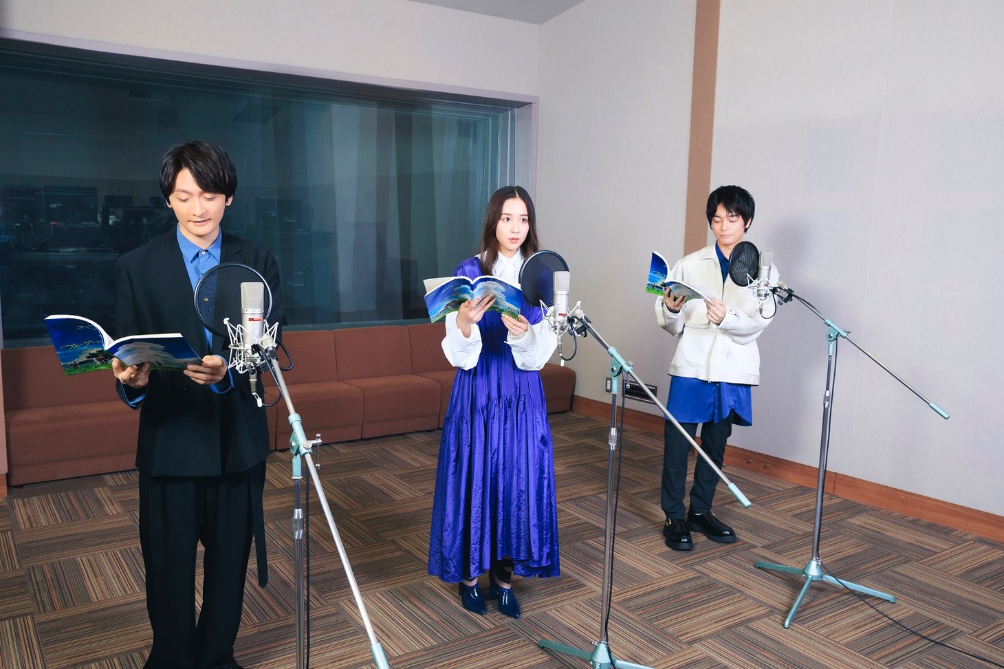 左から島崎信長、堀田真由、榎木淳弥。