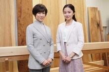 左から鈴木保奈美、堀田真由。