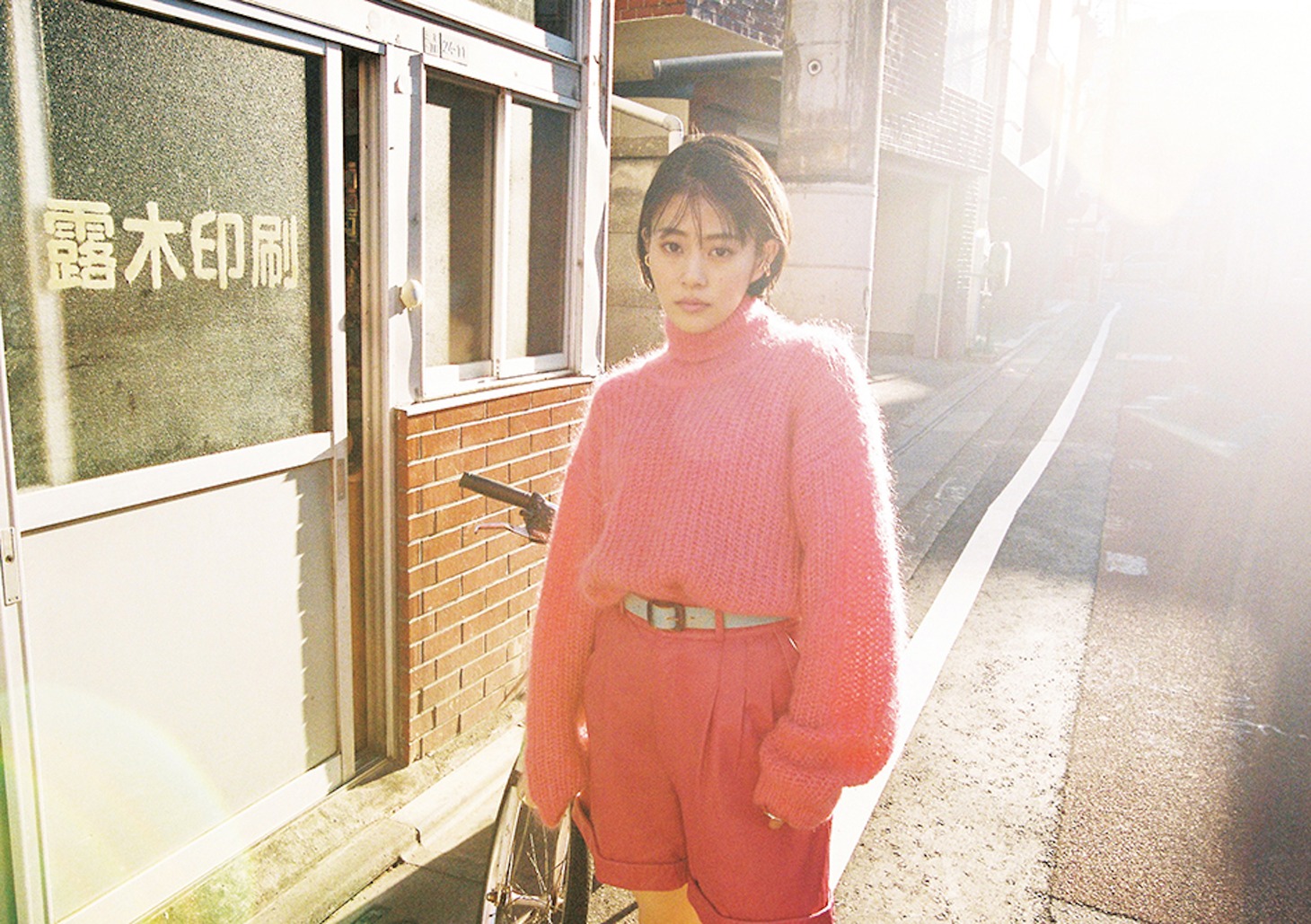 高畑充希フォトエッセイ「穴があったら入ります」中面（撮影 / タカコノエル）