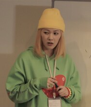 青木遥役の佐々木春香。