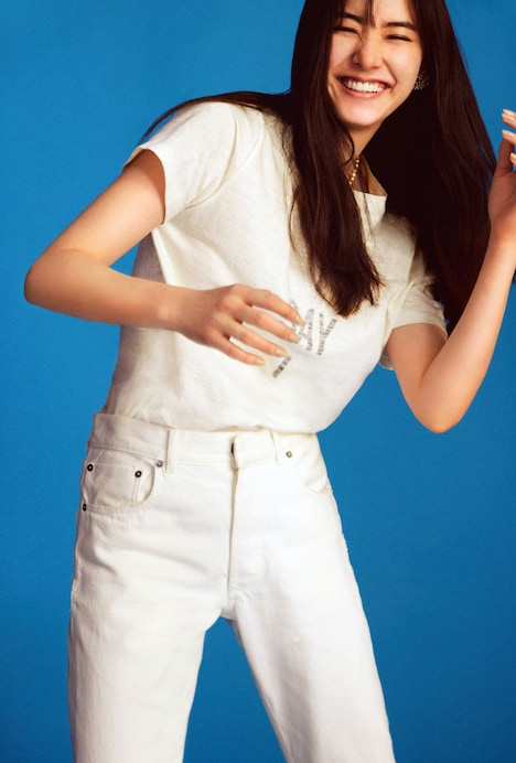 「新木優子 オフィシャルカレンダー2022.4-2023.3」MAILIVIS購入特典カット