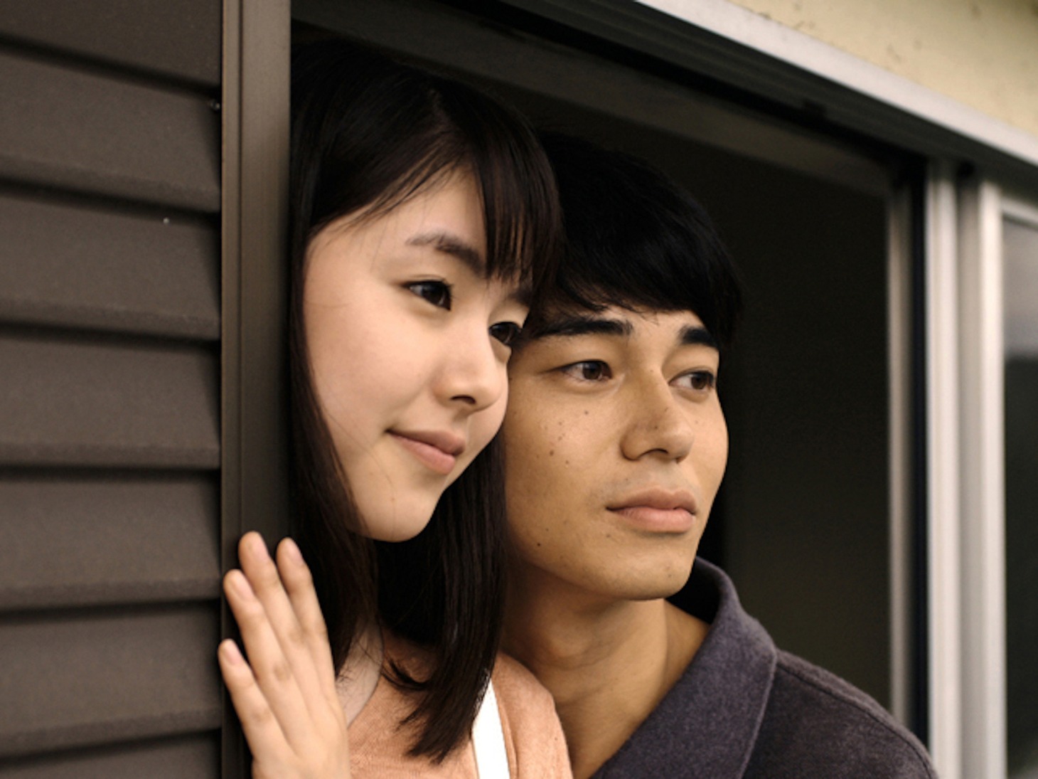 「寝ても覚めても」 (c)2018 映画「寝ても覚めても」製作委員会/ COMME DES CINEMAS
