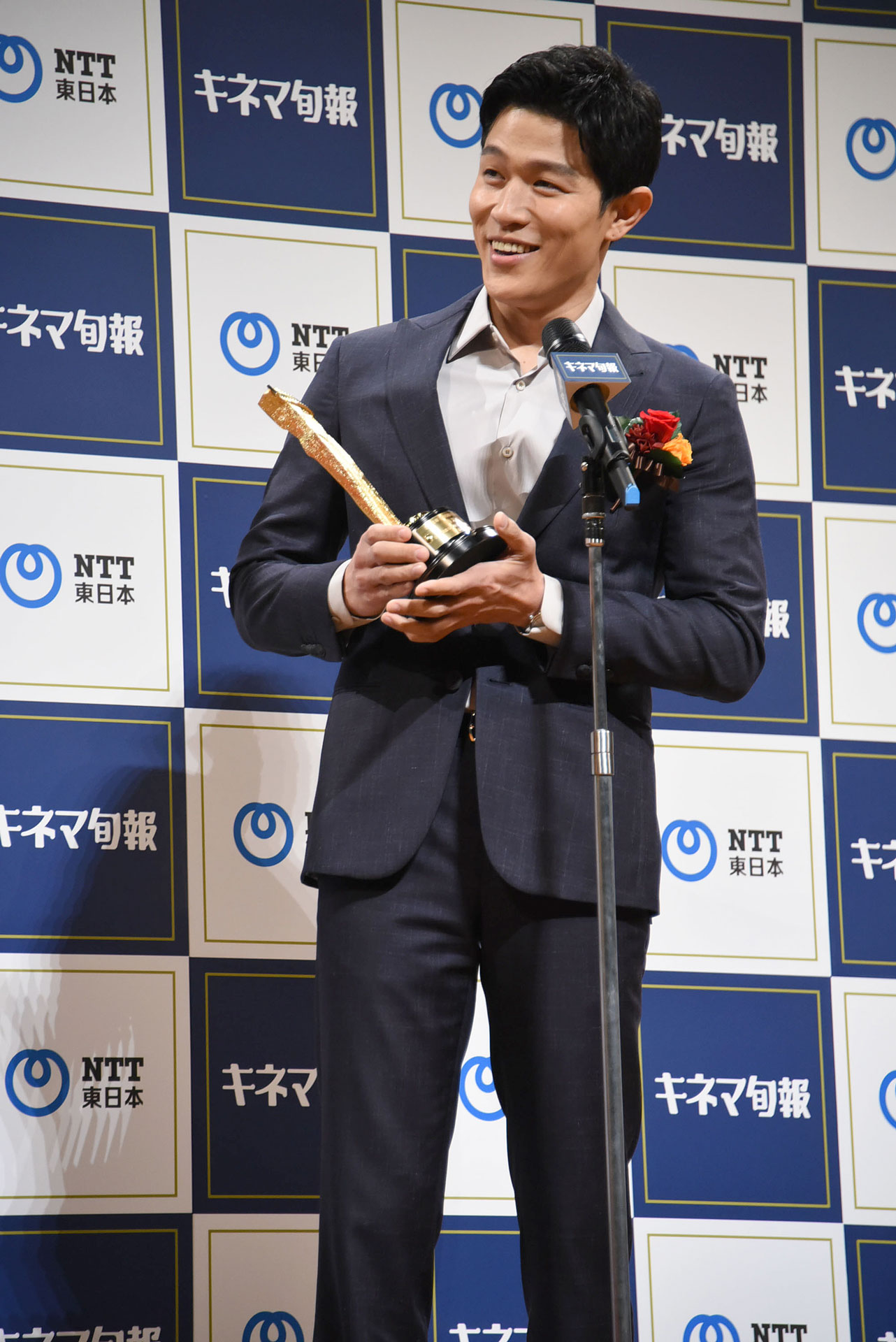 鈴木亮平