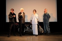 「灰色の壁 ―大宮ノトーリアス―」完成披露報告会の様子。左から安藤光造、陣内孝則、奥野壮、新羅慎二。