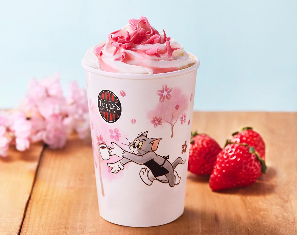「トムとジェリー 桜舞う苺カフェラテ」（税込693円）