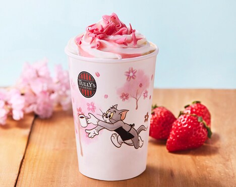 「トムとジェリー 桜舞う苺カフェラテ」(税込693円)
