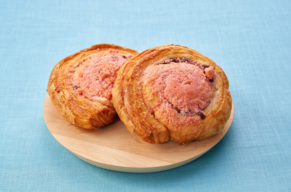 「トムとジェリー 桜香るクランベリーロール」（税込352円）