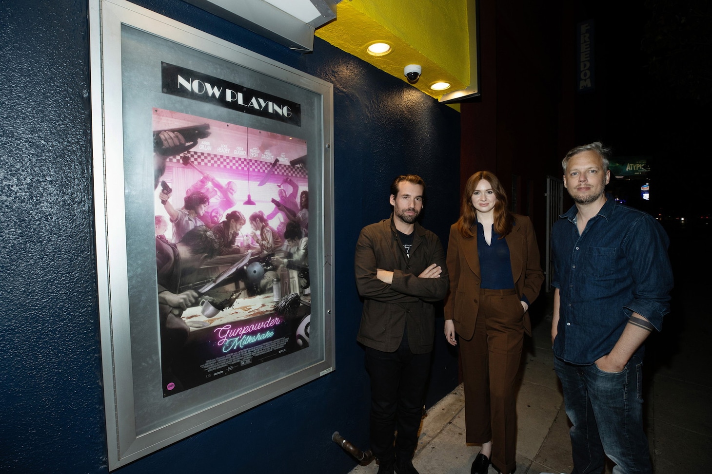 製作のアレックス・ハインマン（左）、カレン・ギラン（中央）、ナヴォット・パプシャド（右）。