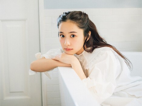 「堀田真由 2022-2023年カレンダー」より。