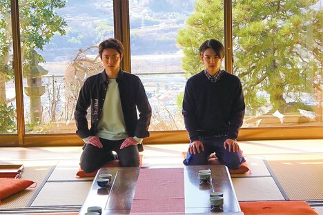 「人生の着替えかた」の1編、「お茶をつぐ」。