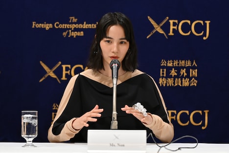 「Ribbon」日本外国特派員協会での記者会見の様子。