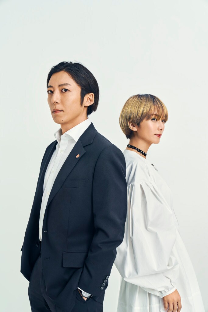 左から高橋一生、柴咲コウ。