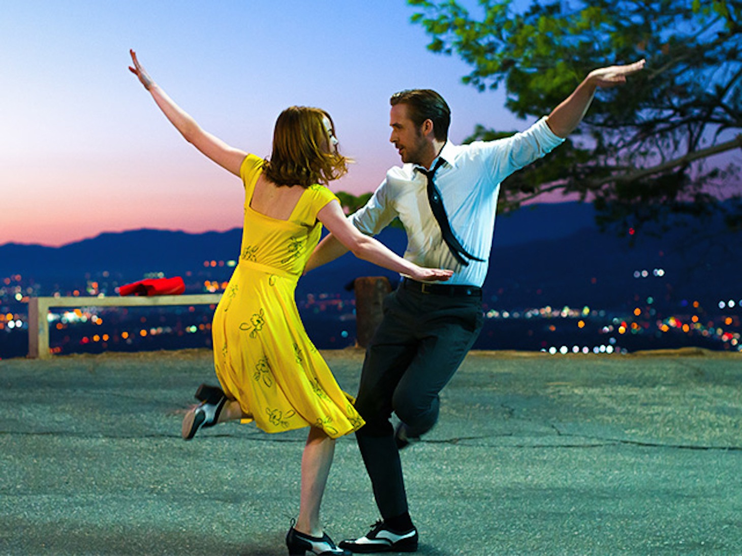 「ラ・ラ・ランド」 (c)2017 Summit Entertainment，LLC. All Rights Reserved. Photo credit:EW0001:Sebastian (Ryan Gosling) and Mia (Emma Stone) in LA LA LAND. Photo courtesy of Lionsgate.