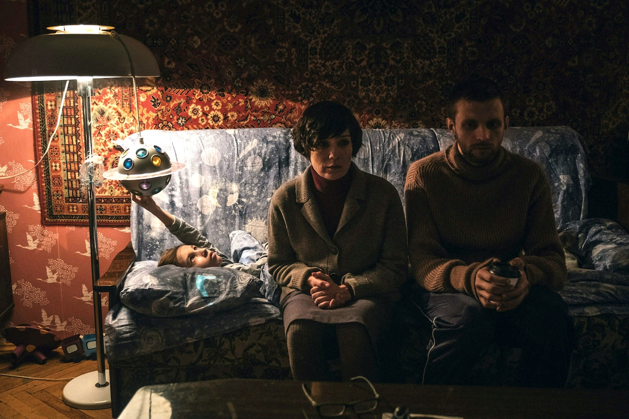 高熱にうなされる男の妄想と現実、「インフル病みのペトロフ家」予告解禁