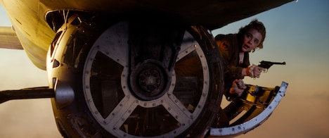 「シャドウ・イン・クラウド」新場面写真