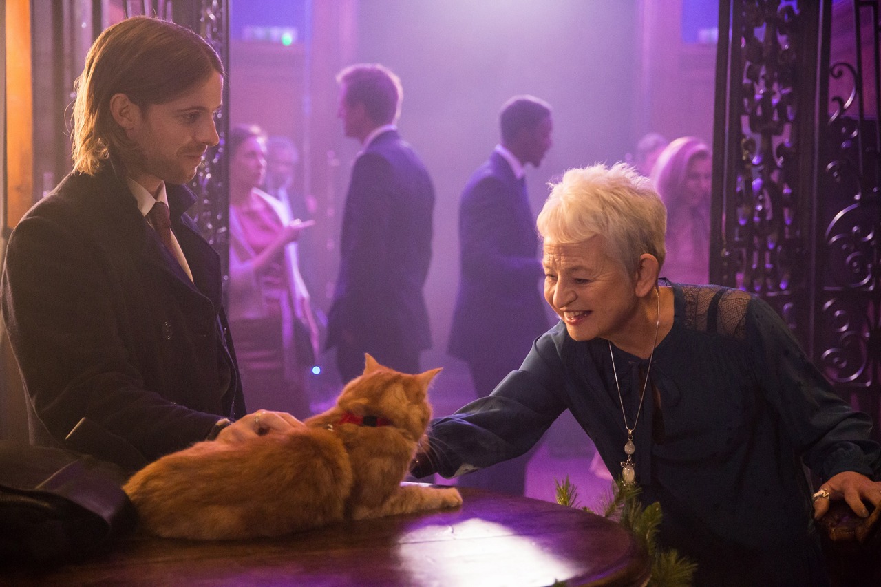 「ボブという名の猫2 幸せのギフト」新場面写真
