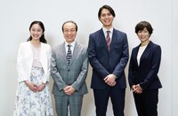 左から堀田真由、小日向文世、片寄涼太、鈴木保奈美。