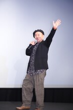 撮影中、NiziUのダンスを練習していたことを暴露されたマキタスポーツ。