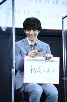 バレンタインデーの思い出を語る佐藤大樹。