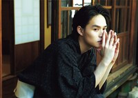 「兵頭功海 2022.4-2023.3カレンダー」10月のカットより。