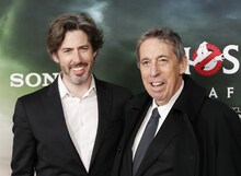左からジェイソン・ライトマン、アイヴァン・ライトマン。（写真提供：John Angelillo / UPI / Newscom / ゼータ イメージ）