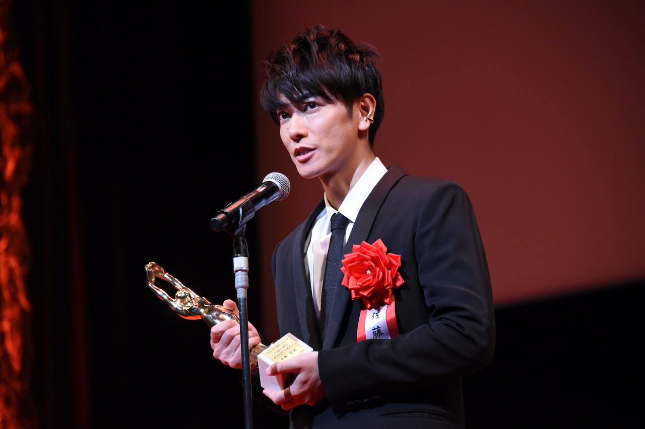 「すべてに感謝を伝えたい」佐藤健が毎日映画コン主演賞、尾野真千子はみんなと飲みたい