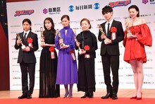 左から和田庵、清原果耶、尾野真千子、宮本信子、佐藤健、片山友希。