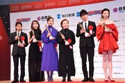 左から和田庵、清原果耶、尾野真千子、宮本信子、佐藤健、片山友希。