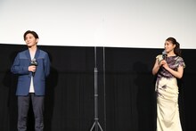 左から山田涼介、土屋太鳳。