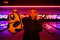 パンダ型のキャリーバッグ。