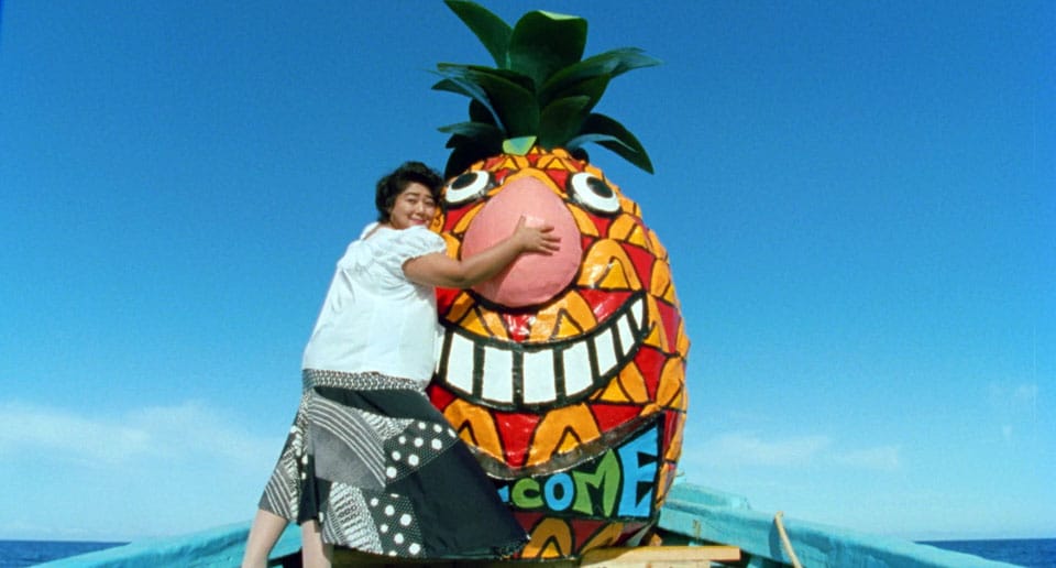 「パイナップル・ツアーズ」デジタルリマスター版、ウチナー文化満載の予告編