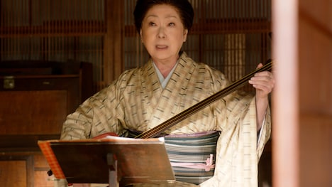 由紀さおり演じる師匠。