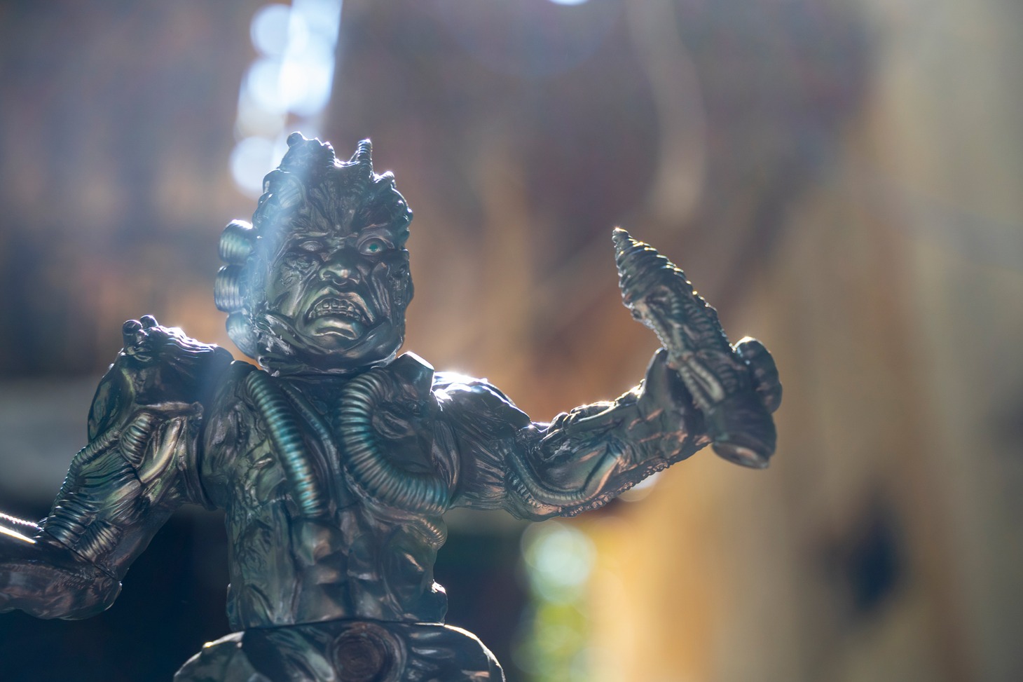 「鉄男」ソフビフィギュアの藍鉄バージョン。