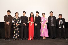 「牛首村」初日舞台挨拶の様子。左から田中直樹、大谷凜香、高橋文哉、Koki,、萩原利久、芋生悠、松尾諭、清水崇。